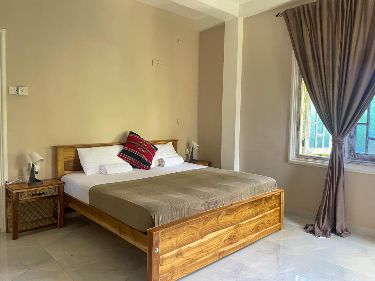 Habibi Hostel & Restaurant Unawatuna Dış mekan fotoğraf