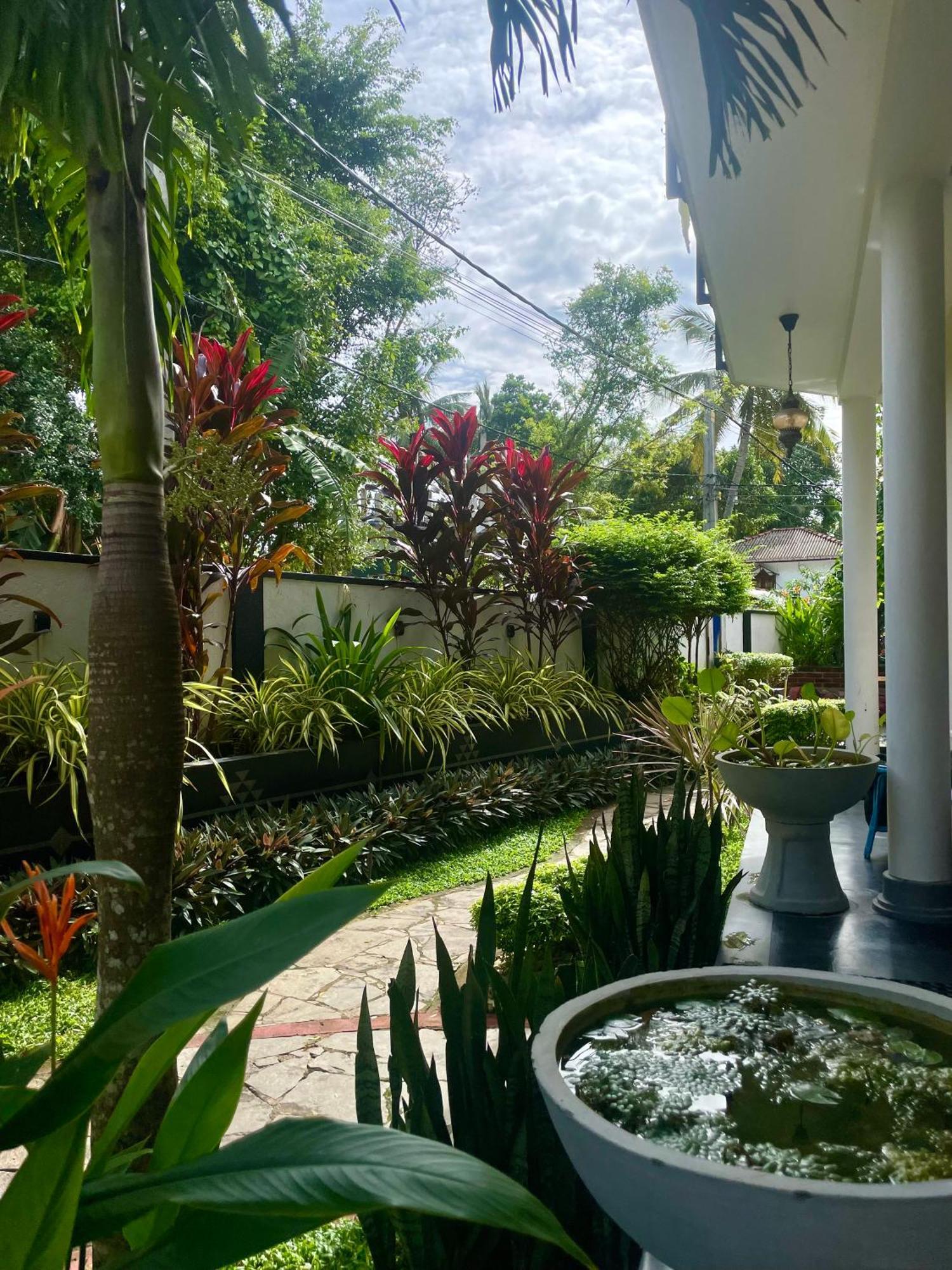Habibi Hostel & Restaurant Unawatuna Dış mekan fotoğraf