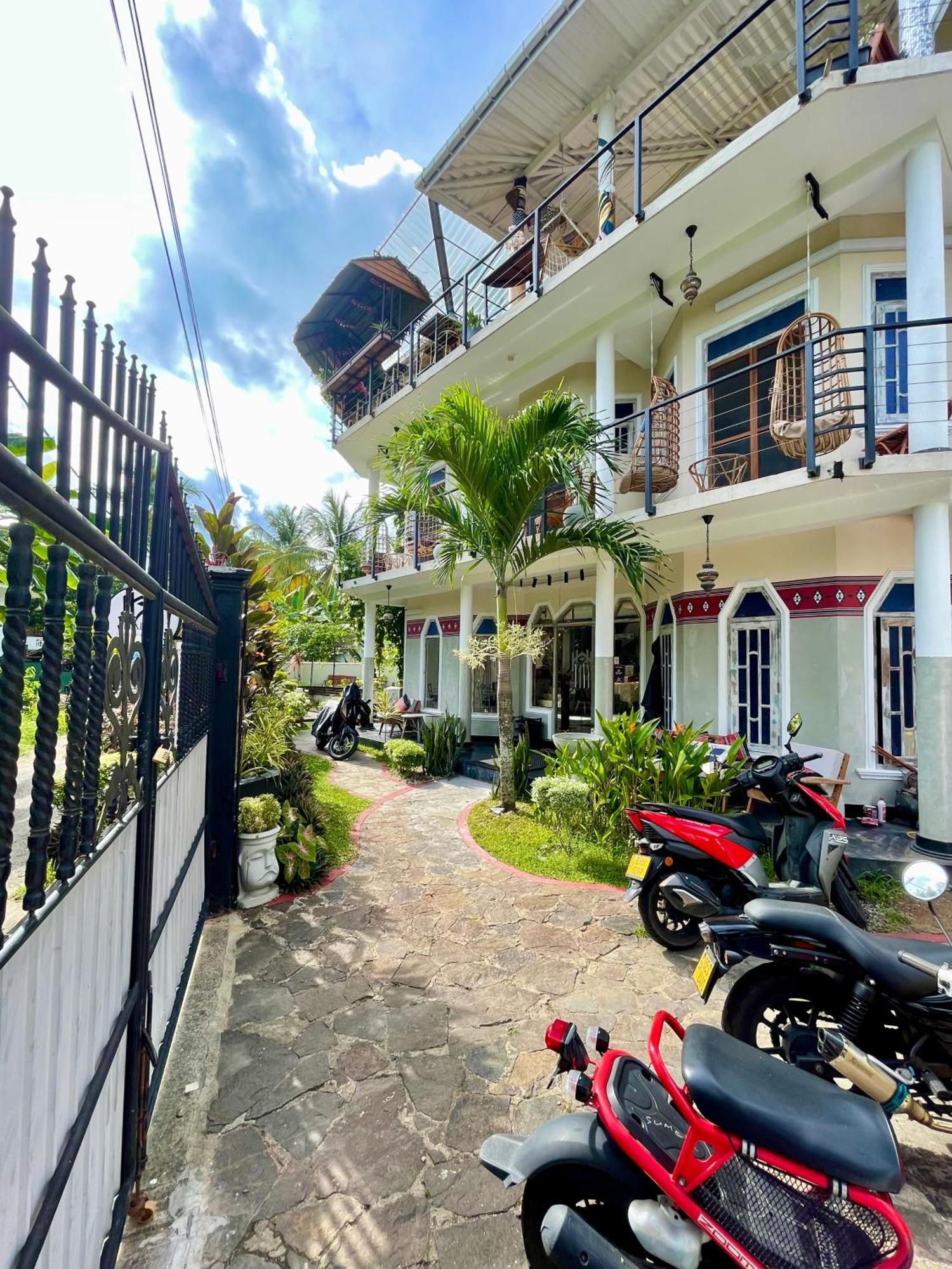 Habibi Hostel & Restaurant Unawatuna Dış mekan fotoğraf